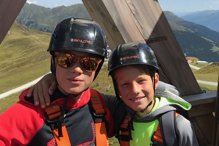 activiteiten kinderen met helm op